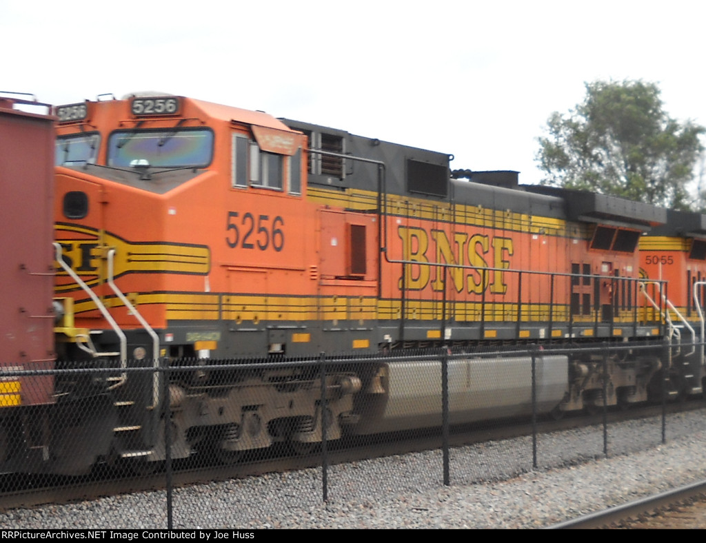 BNSF 5256